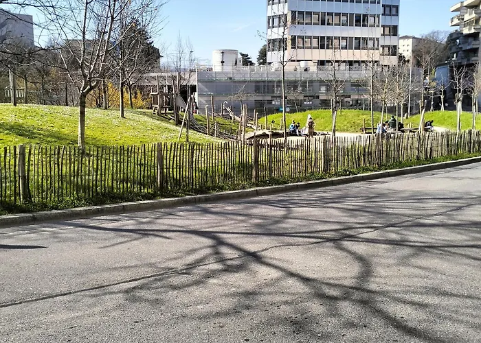 Business And Jacouzzi In Lausanne