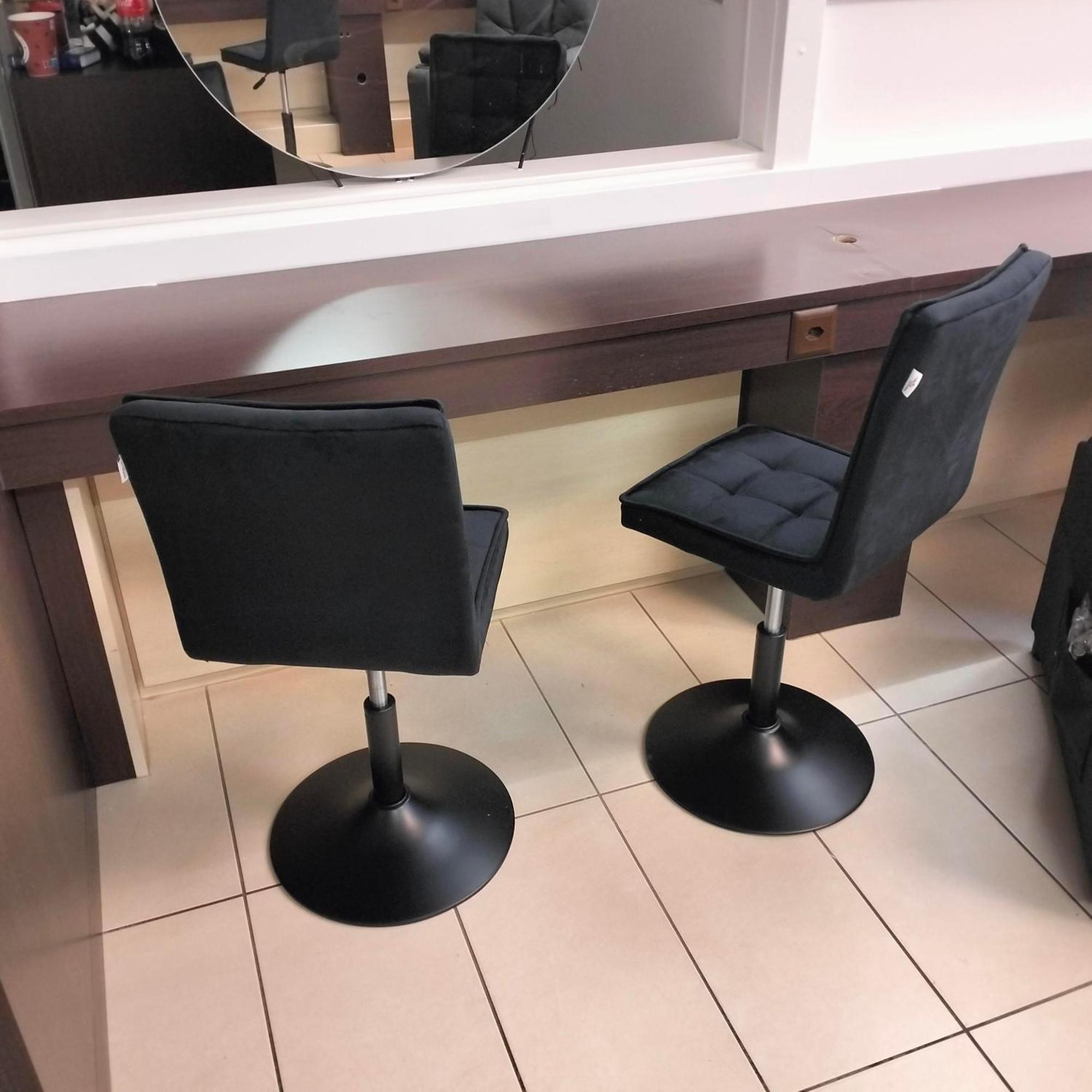 Apartment Business And Jacouzzi In *